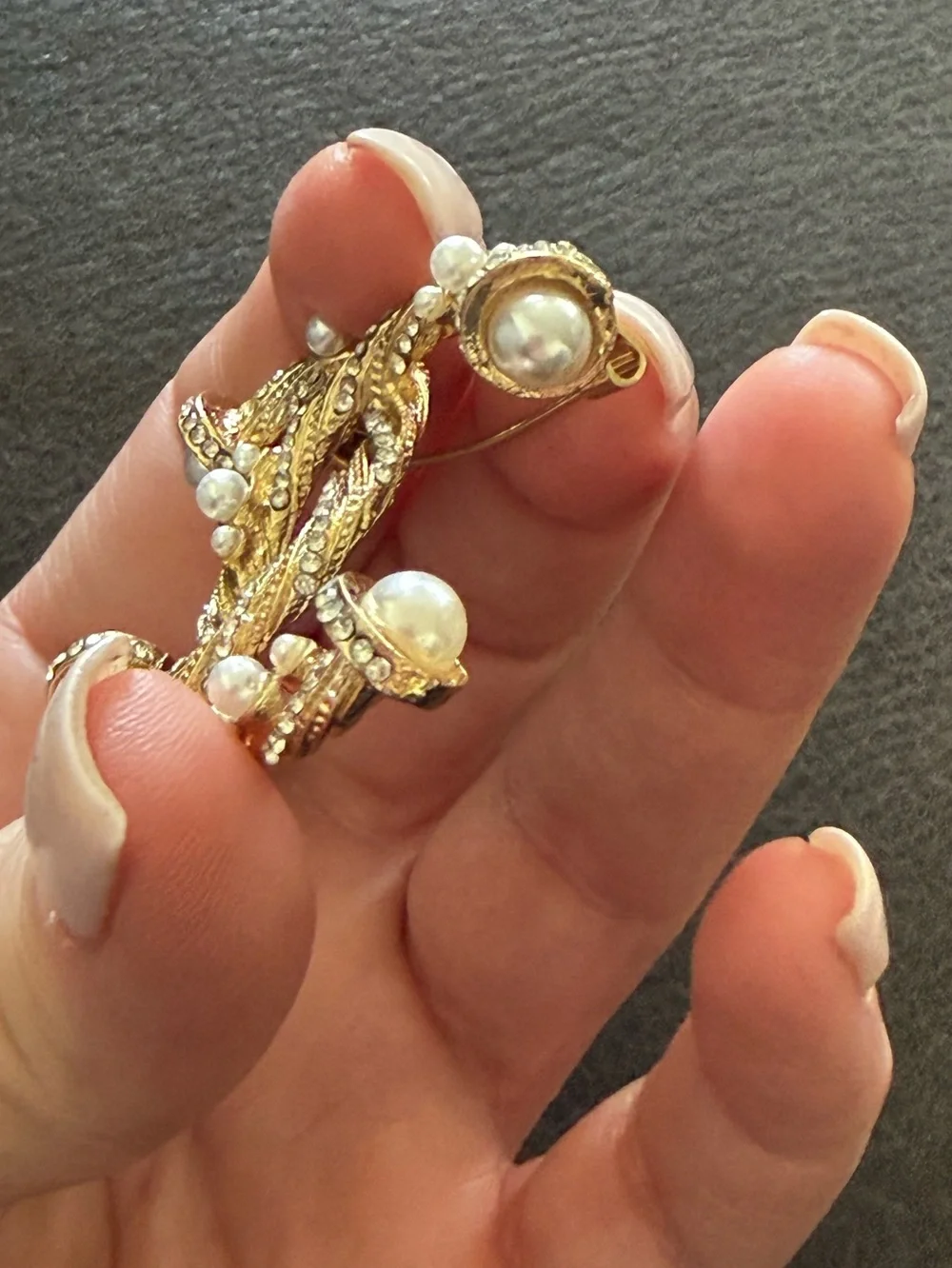 Chanel brooch - Picture 2 of 10